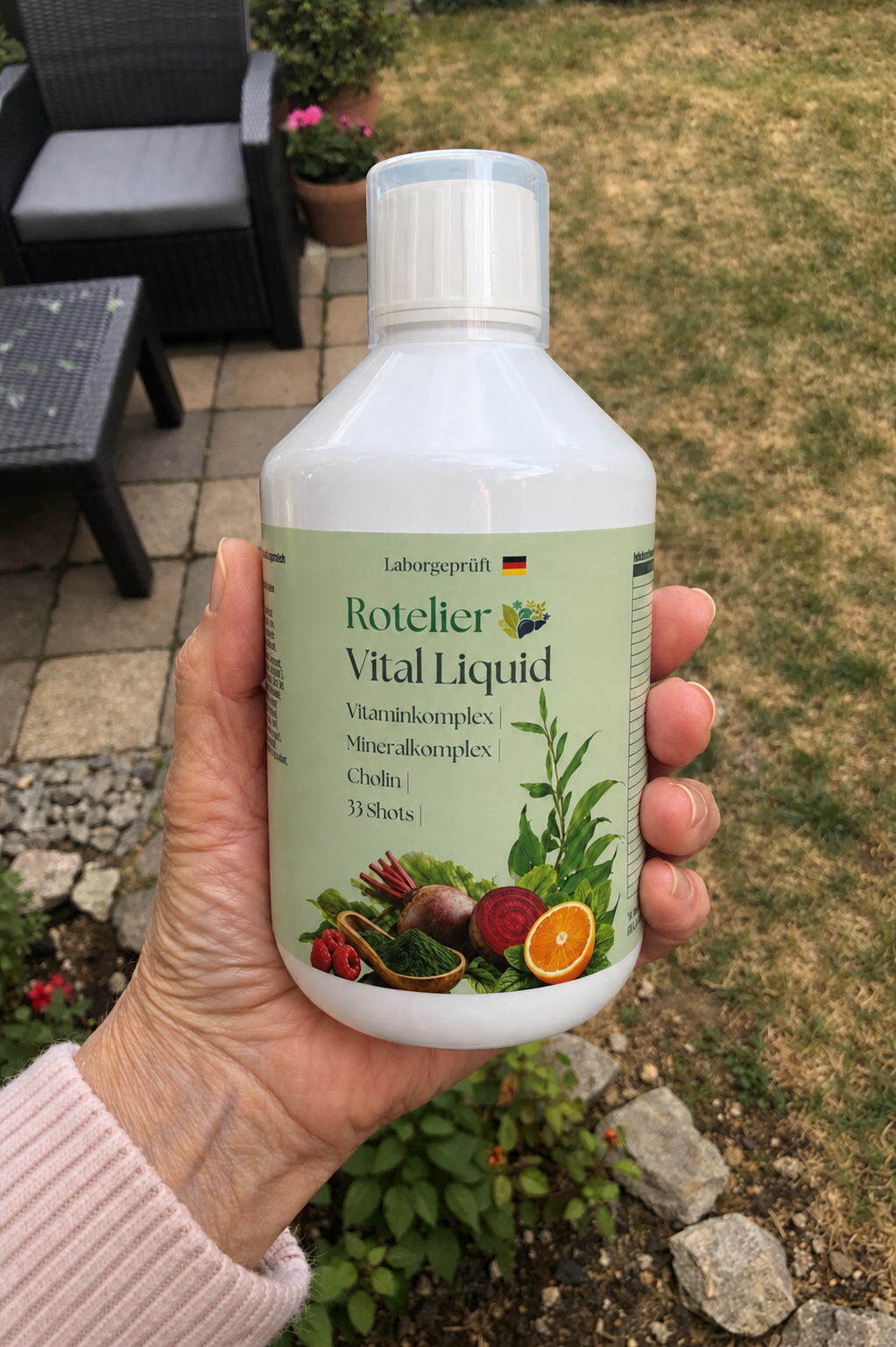 Flasche in der Hand Neu 2.png__PID:3d53c9f2-9944-47c8-9cd6-a1cf7f0559c1